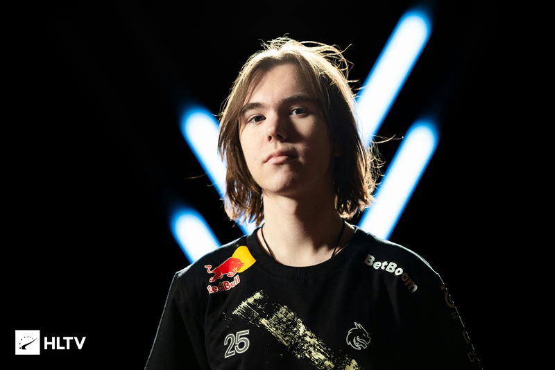 其背后的质 其背后的质