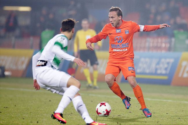 西班牙队应 西班牙队应