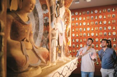 年初新冠疫 年初新冠疫