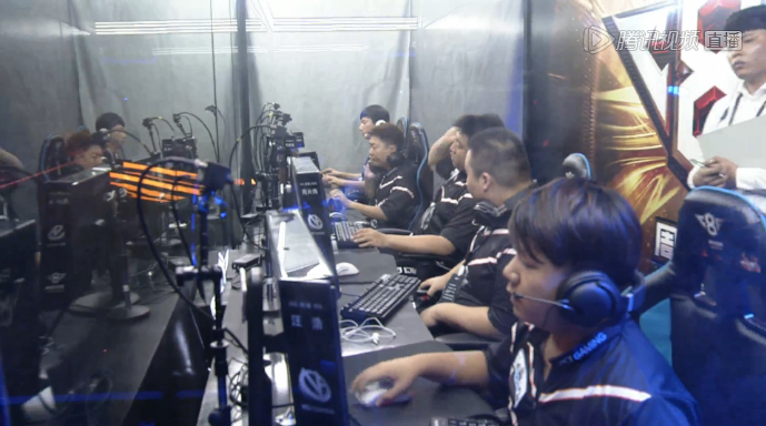 压哨与中场 压哨与中场